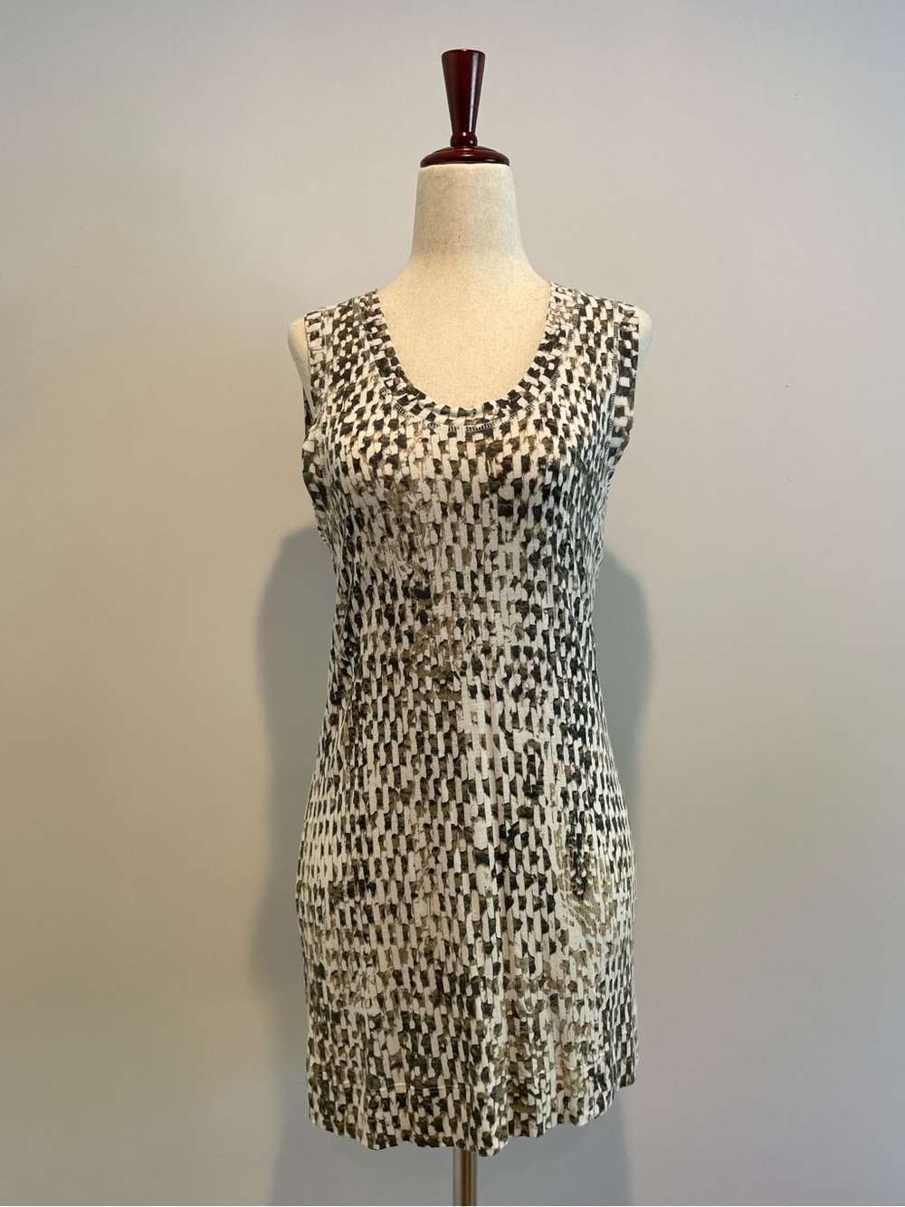 Simply Vera Wang Sleeveless Tank Top - size M
